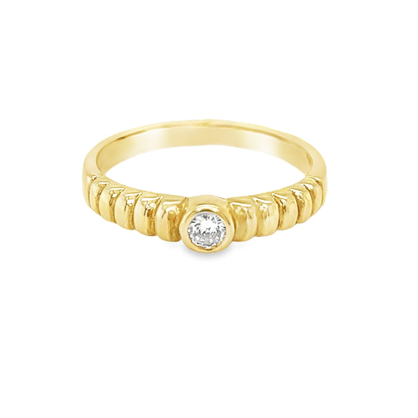 18ct Gold Solitaire Diamond Ridged Band Ring