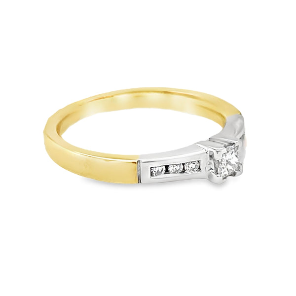 Solitaire Princess Cut Diamond Ring Diamond Set Shoulders 18ct Yellow Gold side