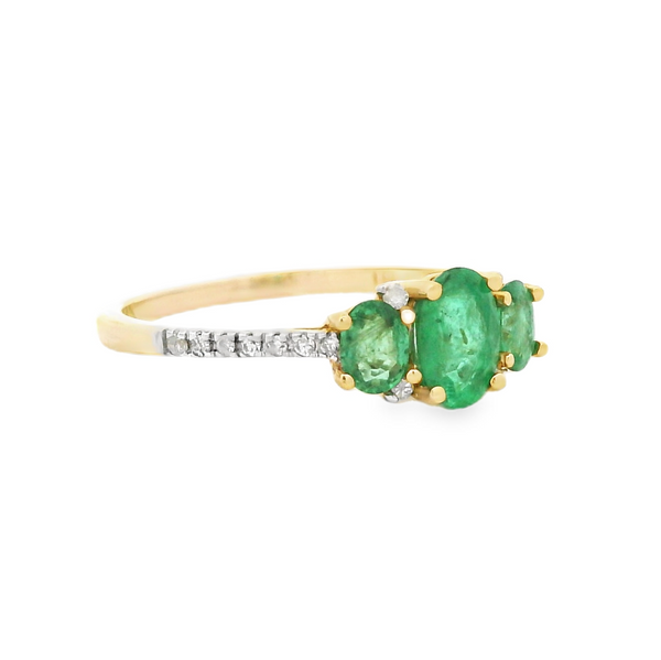 Emerald Trilogy Ring 14ct Gold SIDE